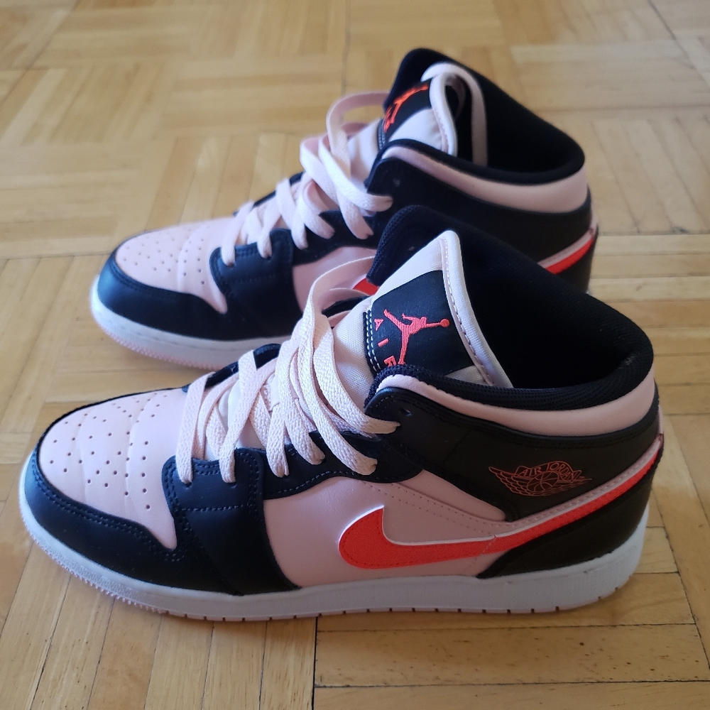 AIR JORDAN 1 MID GS ATMOSPHPHERE/INFRARED SIZE 7 YOUTH